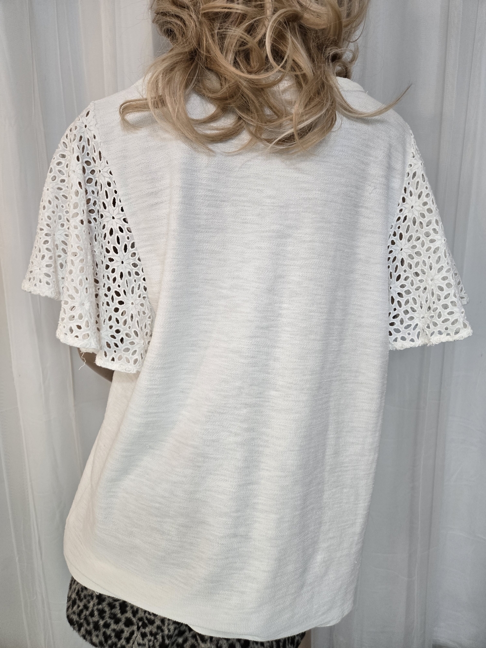 Doe & Rae White Eyelet Flutter Sleeve Tee - Picture 4 of 6